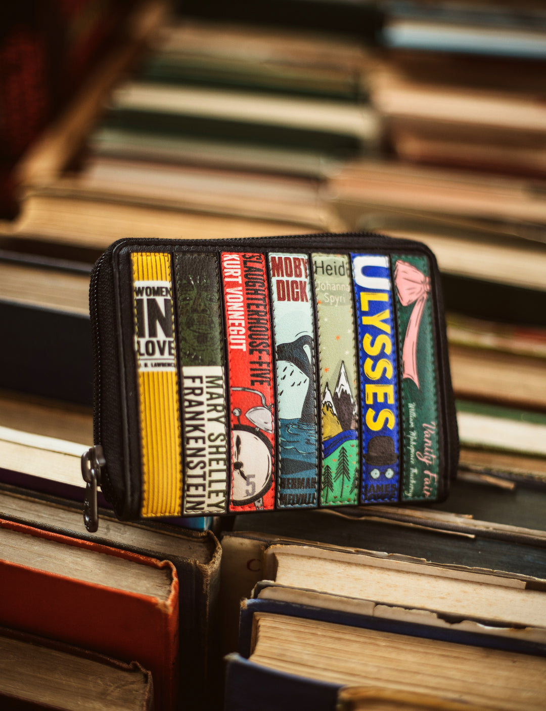 Bookworm Black Vegan Leather Compact Zip Round Purse for Women | Yoshi